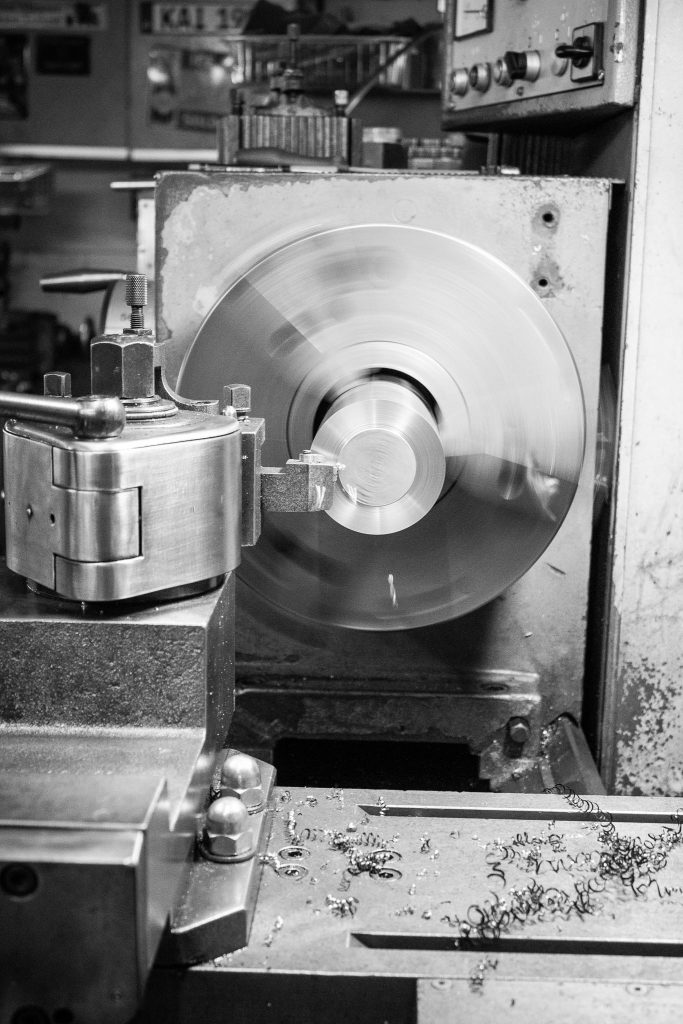 deGroot-friedeburg-werkstatt-ostfriesland-friesland-hydraulikreparaturen-bolzen-buchsen-landmaschinen-baumaschinen-drehbank