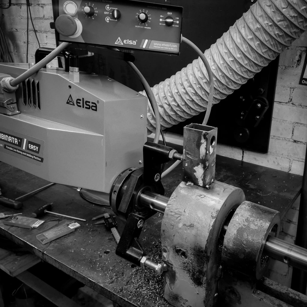 deGroot-friedeburg-werkstatt-ostfriesland-friesland-hydraulikkomponenten-hydraulikreparaturen-bolzen-buchsen-landmaschinen-baumaschinen-drehbank-handwerk-mobilesBohwerk