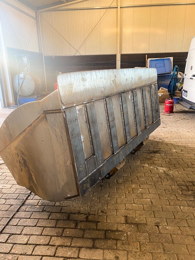 deGroot_Radlader_Schaufel_Schweißen_Verschleißteil_Baumaschinen_schnelleReparatur