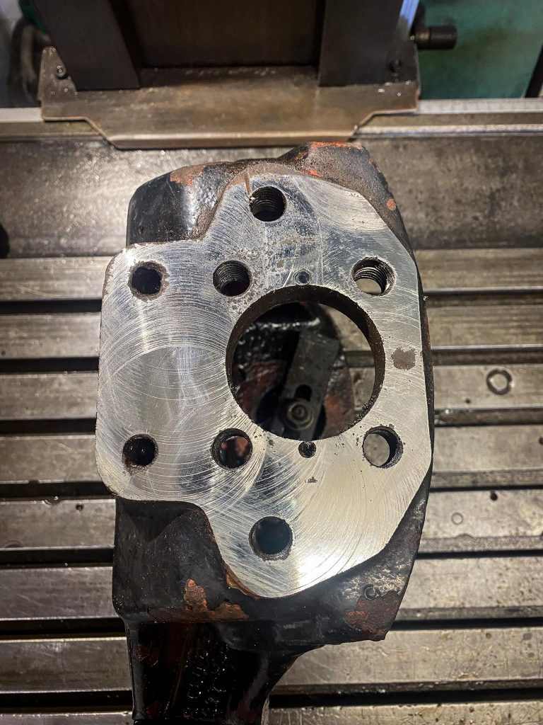 deGroot_hydraulikreparaturen_Friedeburg_Norddeutschland_Landmaschinen_Bolzen_Ersatzteilfertigung_Hydraulikreparaturen