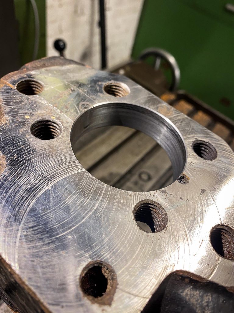 deGroot_hydraulikreparaturen_Friedeburg_Norddeutschland_Landmaschinen_Bolzen_Ersatzteilfertigung_Hydraulikreparaturen